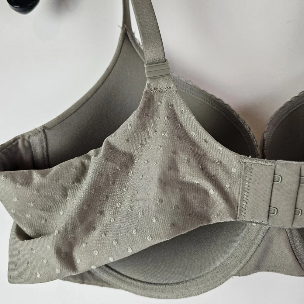 Victoria's Secret Body By Victoria Lined Perfect Coverage Bra Size 38C Gray Dot